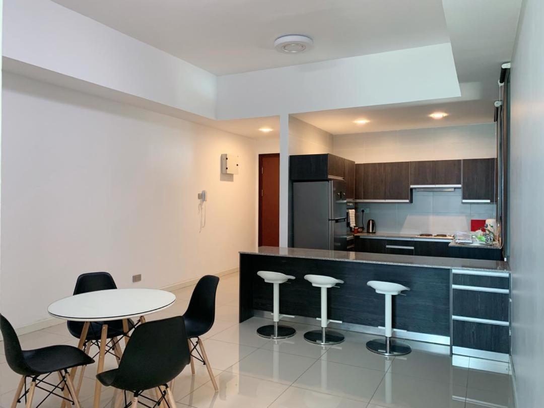 Bay Resort Condominium, 7, Beach-Front Sea View, 6-8 Pax 米里 外观 照片